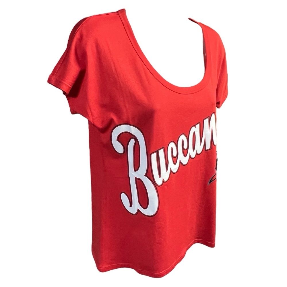 47' Tampa Bay Buccaneers Tee Small Red Roundoff‎ Scoop Neck T-Shirt NFL Fan NEW - Picture 3 of 11
